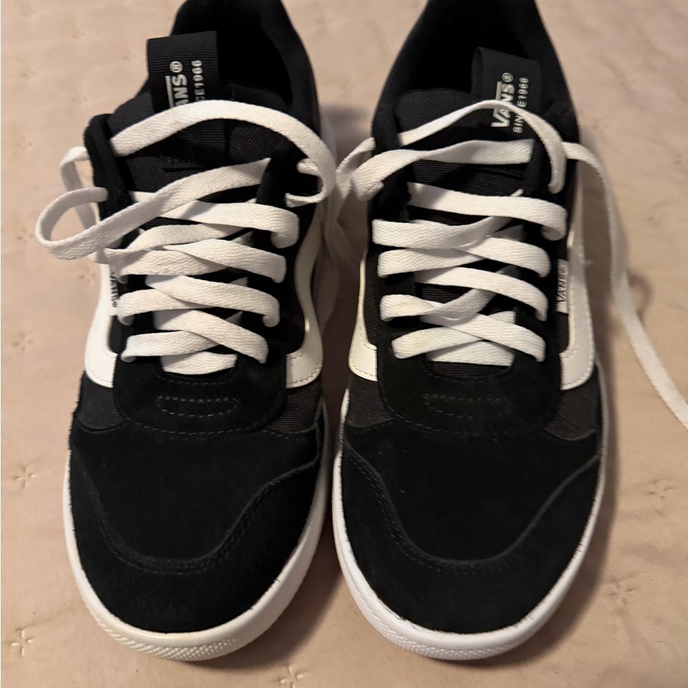 Vans Black and White Women's Shoes - Picture 2 of 3